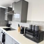 Book stylish Accommodation Near Leeds Airport. Modern serviced apartments and holiday cottages with parking near Leeds city centre.