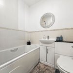 3-Bed Serviced Apartments in Leeds with parking, and fast transport links to Leeds city centre, business hubs, and major attractions.