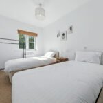 3-Bed Serviced Apartments in Leeds with parking, and fast transport links to Leeds city centre, business hubs, and major attractions.