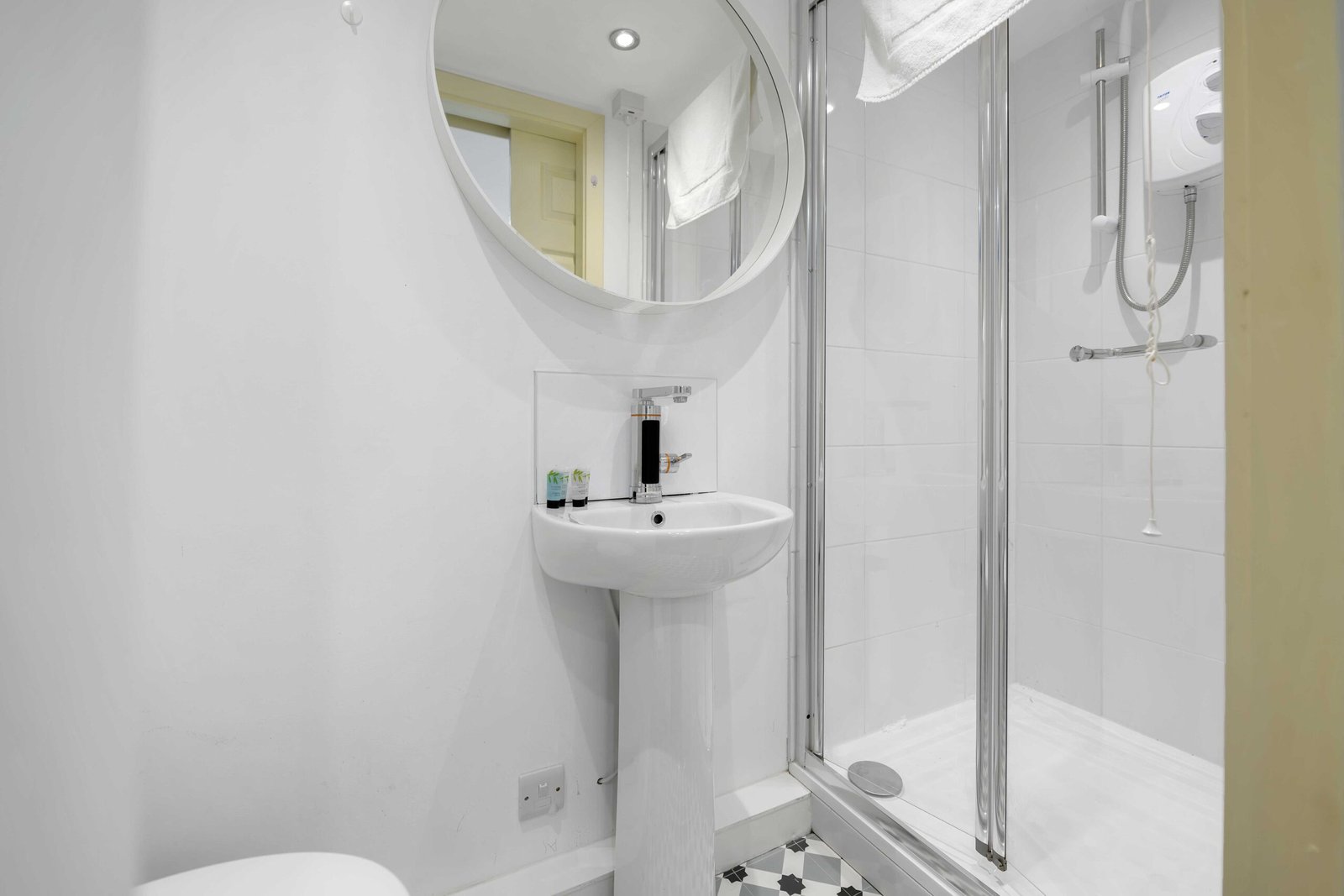 Corporate Accommodation in Sheffield near Manchester Airport Book-cheap-corporate-accommodation-in-Sheffield-now!-Our-furnished-short-let-apartments-are-near-Sheffield-City-Centre-and-Manchester-Airport