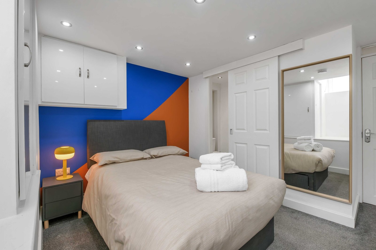 Corporate Accommodation in Sheffield near Manchester Airport Book-cheap-corporate-accommodation-in-Sheffield-now!-Our-furnished-short-let-apartments-are-near-Sheffield-City-Centre-and-Manchester-Airport