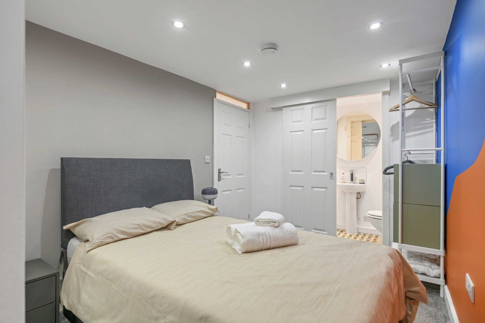 Corporate Accommodation in Sheffield near Manchester Airport Book-cheap-corporate-accommodation-in-Sheffield-now!-Our-furnished-short-let-apartments-are-near-Sheffield-City-Centre-and-Manchester-Airport