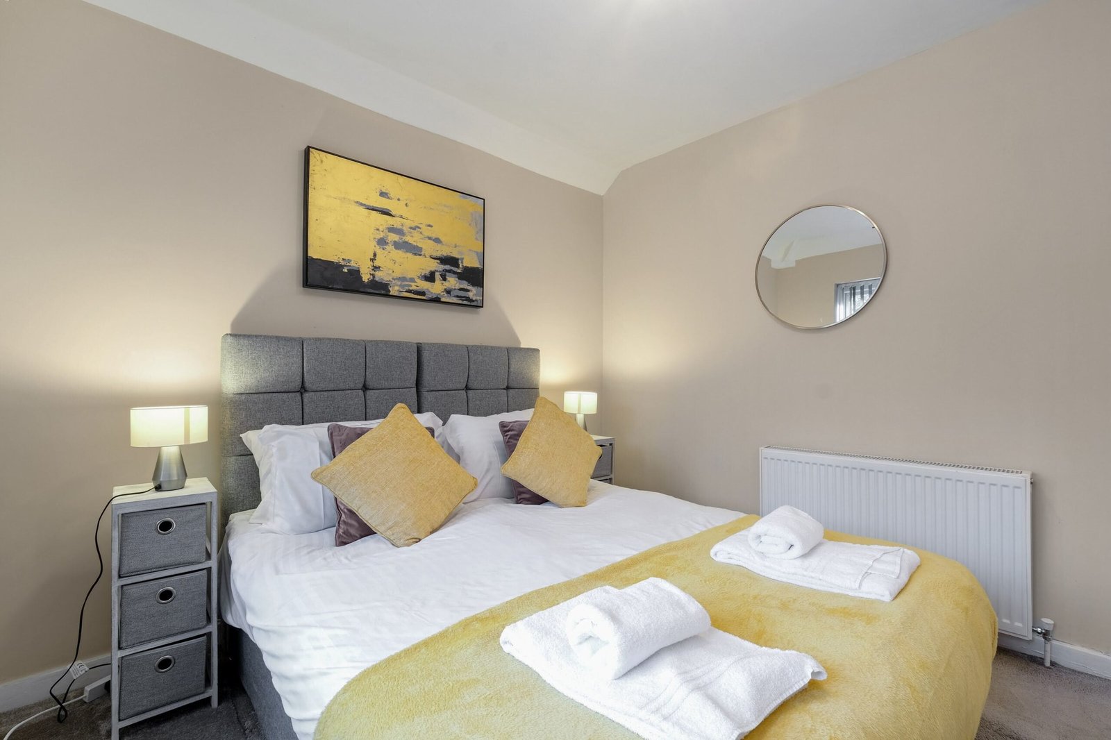 Group Accommodation Birmingham – 4-Bed House with Parking Book-modern-group-accommodation-in-Birmingham.-4-bed-house-with-parking,-garden-&-Wi-Fi.-Easy-access-to-New-Street-&-Birmingham-Airport.