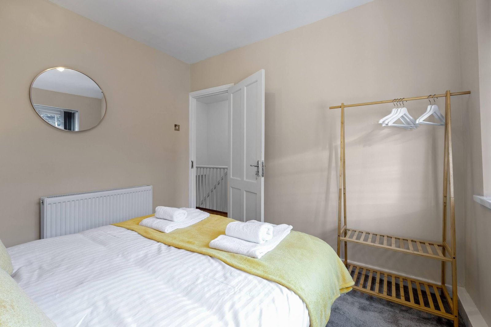 Group Accommodation Birmingham – 4-Bed House with Parking Book-modern-group-accommodation-in-Birmingham.-4-bed-house-with-parking,-garden-&-Wi-Fi.-Easy-access-to-New-Street-&-Birmingham-Airport.