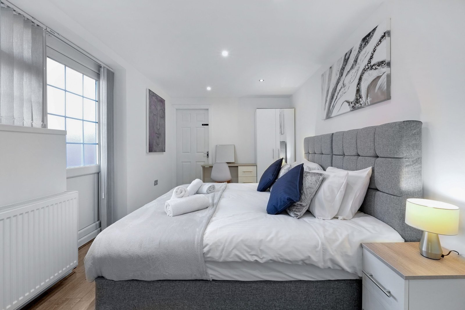 Group Accommodation Birmingham – 4-Bed House with Parking Book-modern-group-accommodation-in-Birmingham.-4-bed-house-with-parking,-garden-&-Wi-Fi.-Easy-access-to-New-Street-&-Birmingham-Airport.