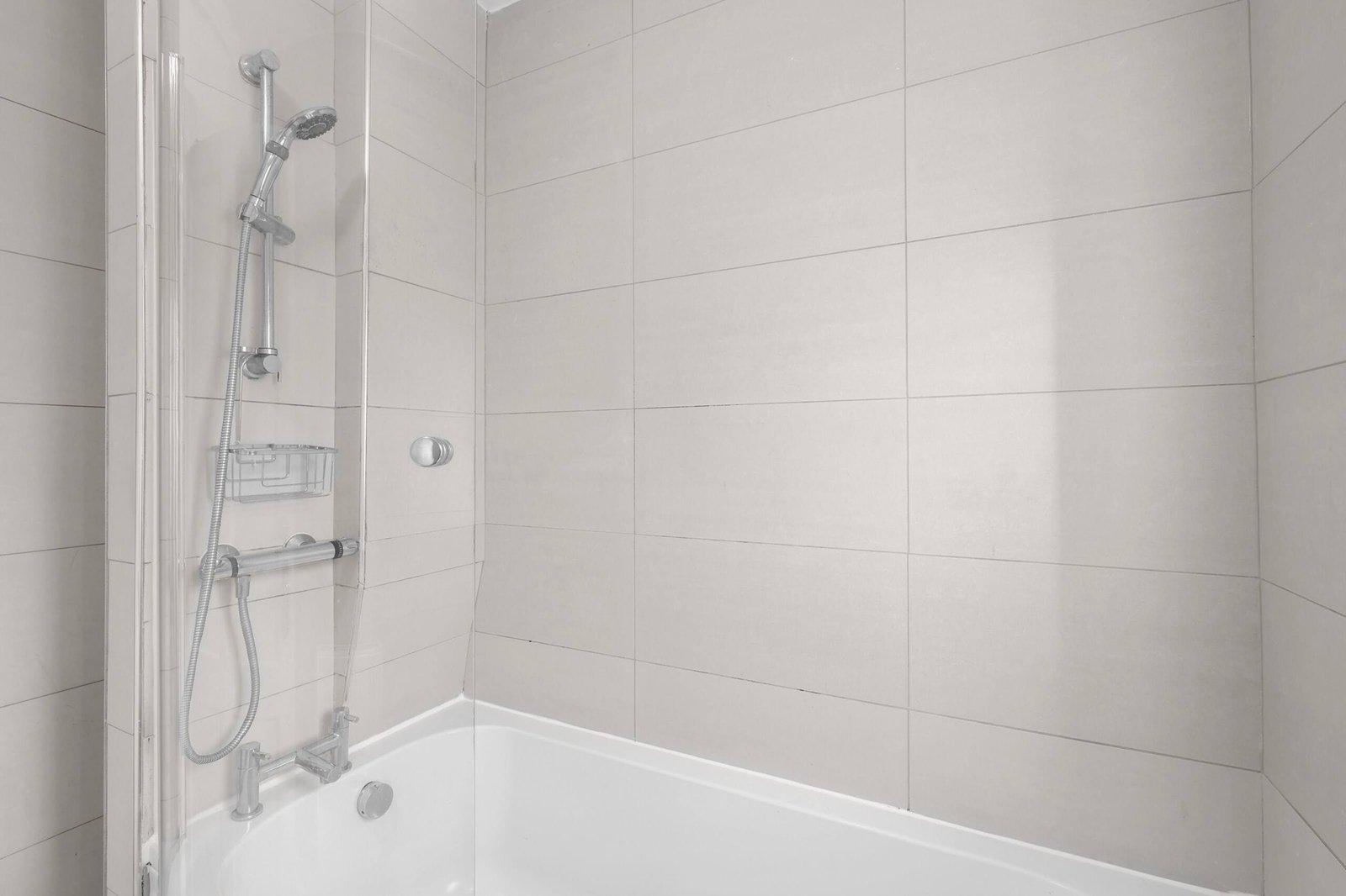 Group Accommodation Birmingham – 4-Bed House with Parking Book-modern-group-accommodation-in-Birmingham.-4-bed-house-with-parking,-garden-&-Wi-Fi.-Easy-access-to-New-Street-&-Birmingham-Airport.