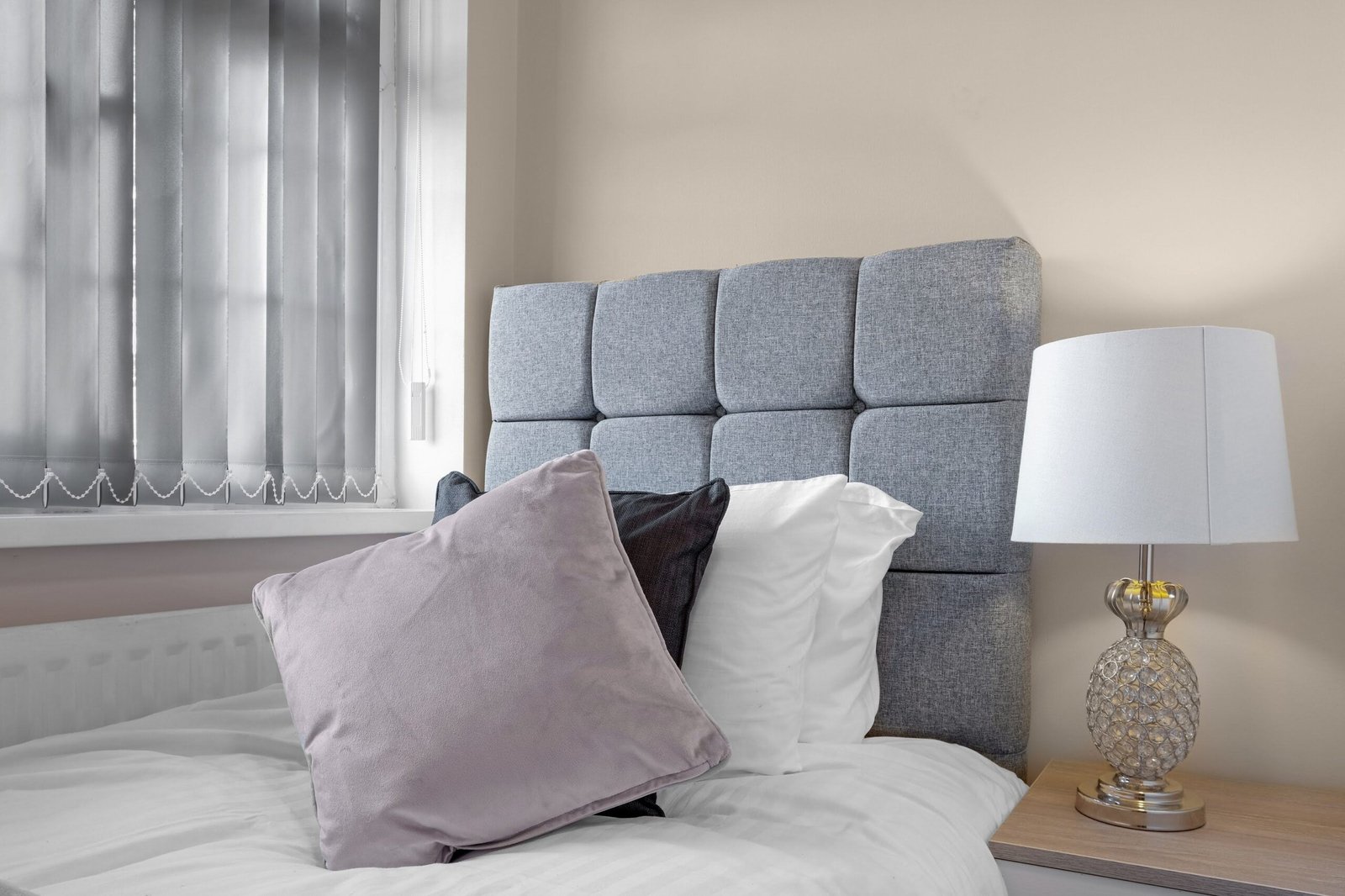 Group Accommodation Birmingham – 4-Bed House with Parking Book-modern-group-accommodation-in-Birmingham.-4-bed-house-with-parking,-garden-&-Wi-Fi.-Easy-access-to-New-Street-&-Birmingham-Airport.