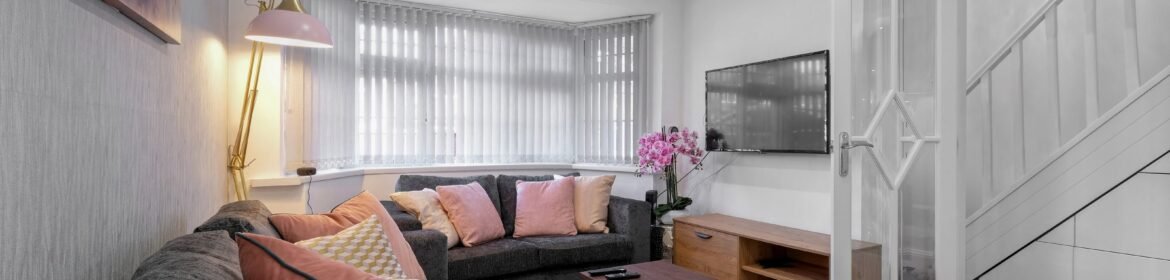 Group Accommodation Birmingham – 4-Bed House with Parking Book modern group accommodation in Birmingham. 4-bed house with parking, garden & Wi-Fi. Easy access to New Street & Birmingham Airport.