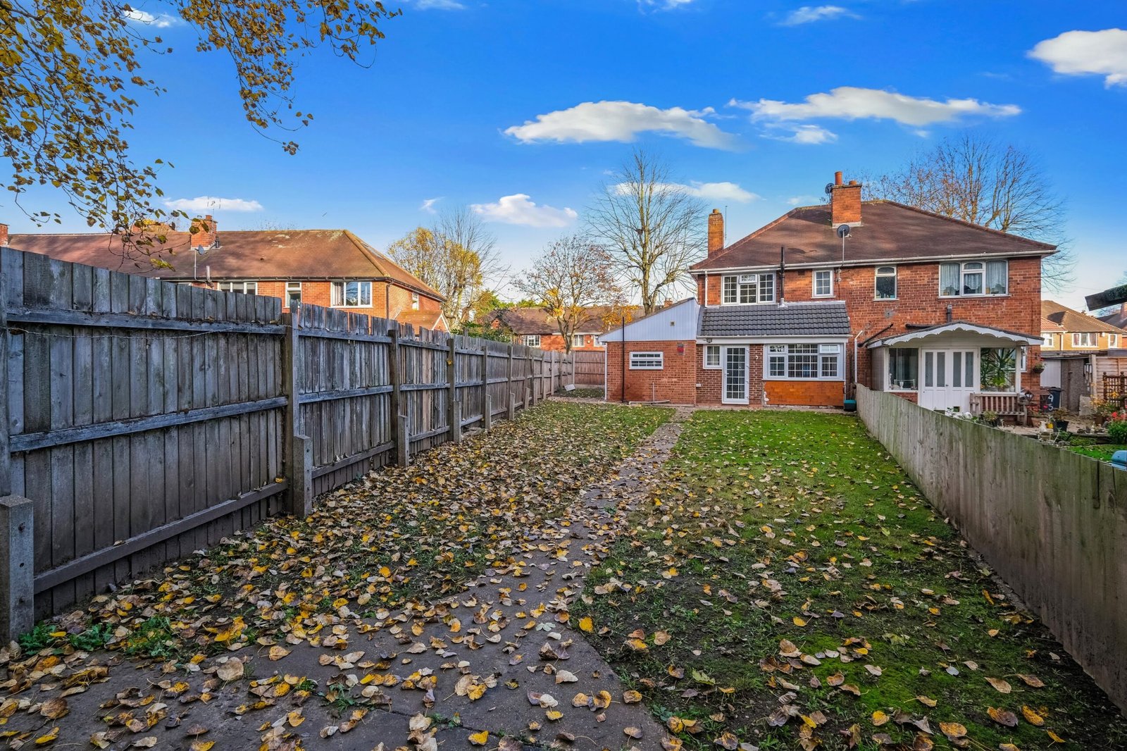 Group Accommodation Birmingham – 4-Bed House with Parking Book-modern-group-accommodation-in-Birmingham.-4-bed-house-with-parking,-garden-&-Wi-Fi.-Easy-access-to-New-Street-&-Birmingham-Airport.