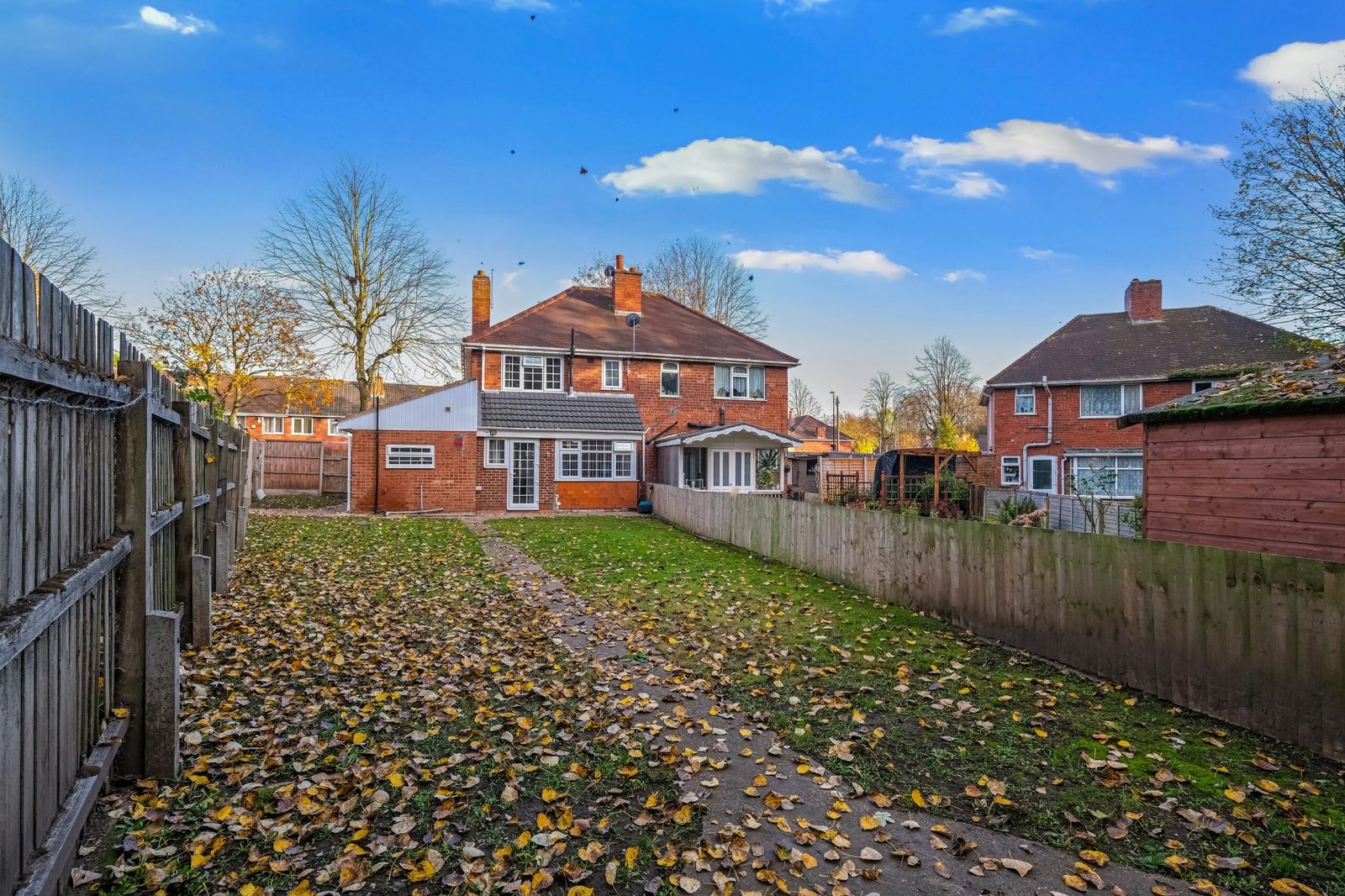 Group Accommodation Birmingham – 4-Bed House with Parking Book-modern-group-accommodation-in-Birmingham.-4-bed-house-with-parking,-garden-&-Wi-Fi.-Easy-access-to-New-Street-&-Birmingham-Airport.