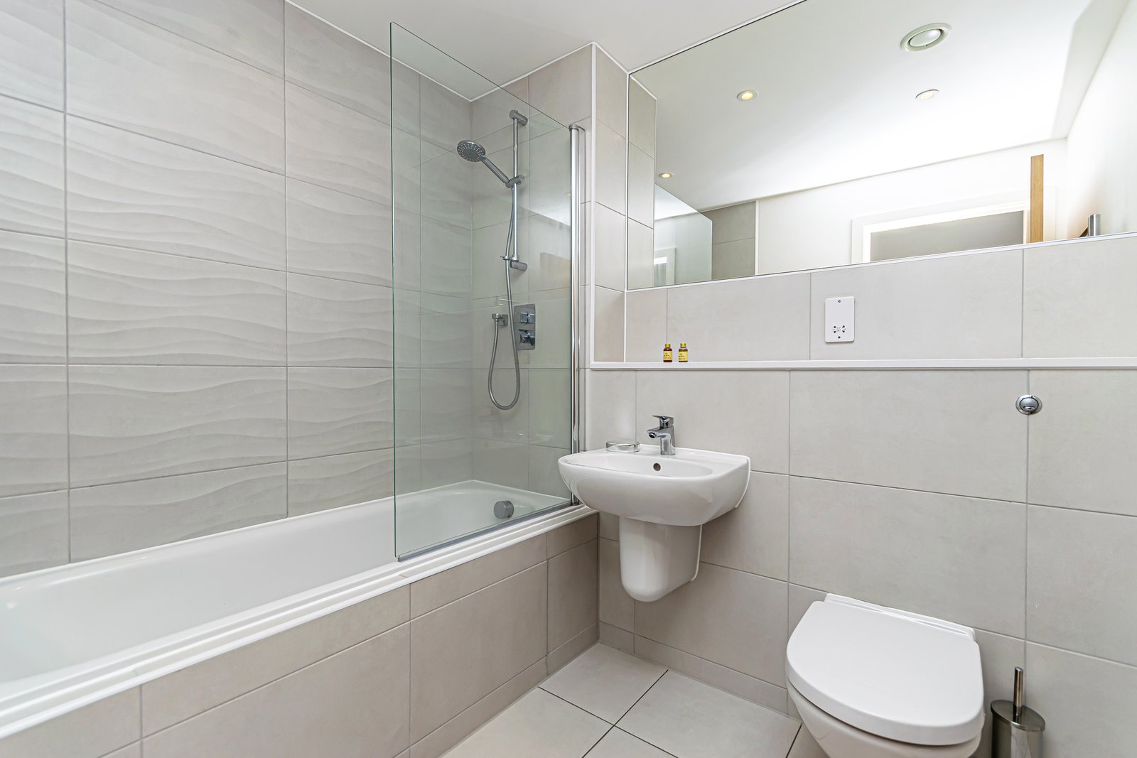 Manchester City Centre Accommodation near Northern Quarter Book-Manchester-City-Centre-accommodation-at-Halo-House.-Modern-short-let-serviced-apartment-near-Northern-Quarter-and-Victoria-Station.