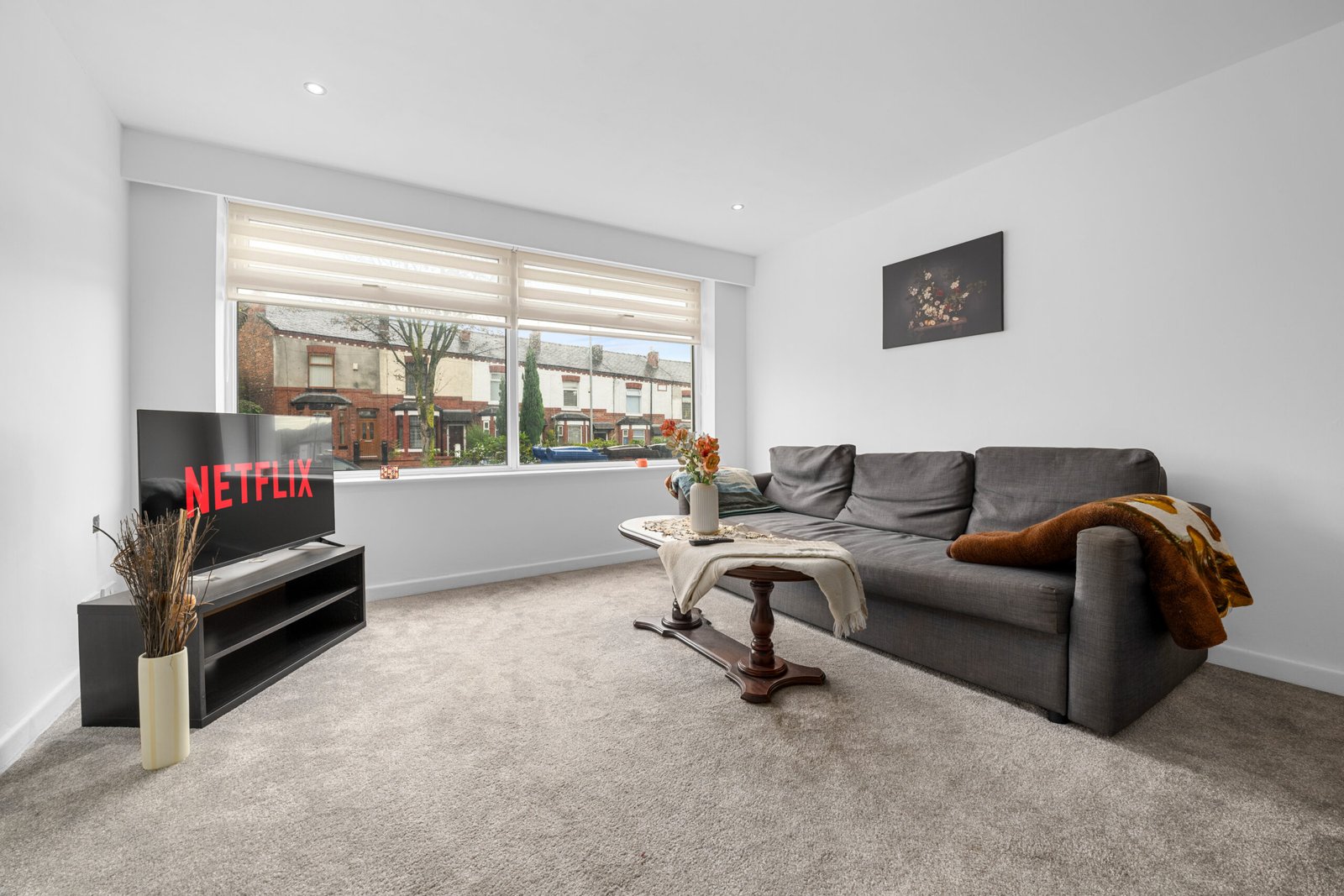 Lancashire Accommodation – Serviced Apartments in Middleton UK Book-Lancashire-accommodation-in-Middleton.-Modern-2-bedroom-home-for-up-to-6-guests-with-Wi-Fi,-fully-equipped-kitchen,-and-family-friendly-amenities.-Ideal-for-Manchester-short-lets,-self-catering-accommodation-Manchester,-and-corporate-stays.