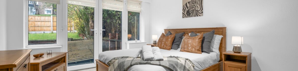 Lancashire Accommodation – Serviced Apartments in Middleton UK Book Lancashire accommodation in Middleton. Modern 2-bedroom home for up to 6 guests with Wi-Fi, fully equipped kitchen, and family-friendly amenities. Ideal for Manchester short lets, self-catering accommodation Manchester, and corporate stays.