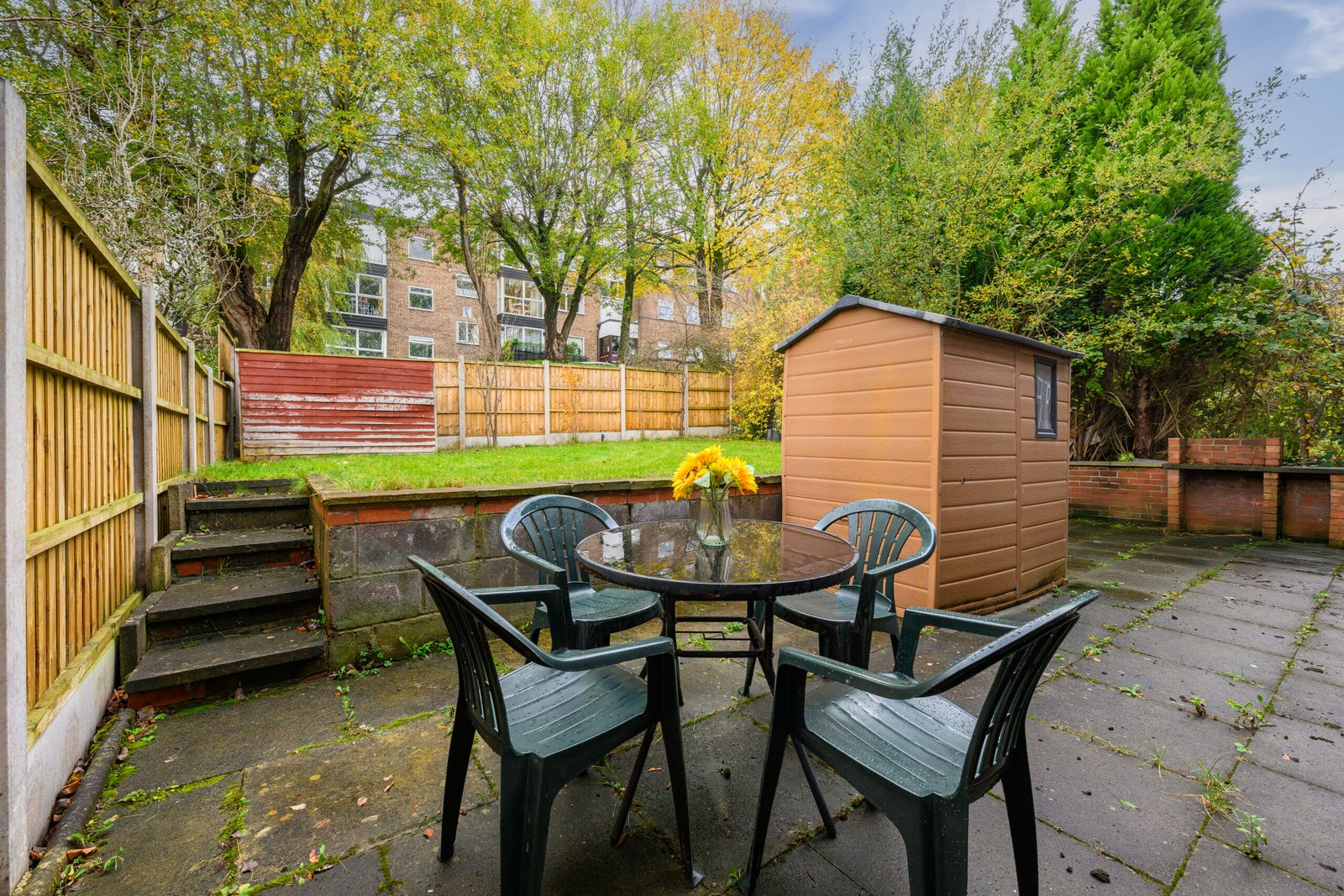 Lancashire Accommodation – Serviced Apartments in Middleton UK Book-Lancashire-accommodation-in-Middleton.-Modern-2-bedroom-home-for-up-to-6-guests-with-Wi-Fi,-fully-equipped-kitchen,-and-family-friendly-amenities.-Ideal-for-Manchester-short-lets,-self-catering-accommodation-Manchester,-and-corporate-stays.