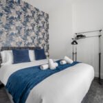 Short Term Apartments Manchester near Etihad Stadium, Piccadilly Station, and major business hubs. Spacious four-bedroom accommodation.