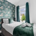 Short Term Apartments Manchester near Etihad Stadium, Piccadilly Station, and major business hubs. Spacious four-bedroom accommodation.