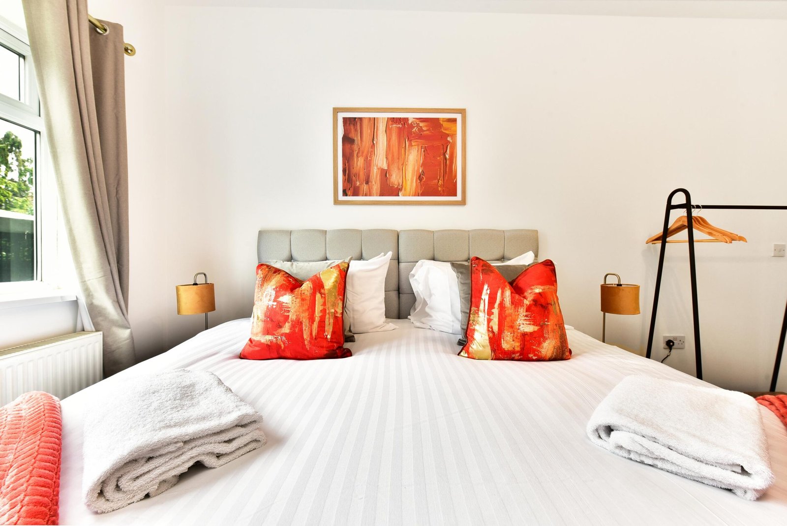 Accommodation in West Ealing | 2-Bed Apartment near Heathrow Book-modern-accommodation-in-West-Ealing-London.-2-bed-flat-with-parking-near-Ealing-Broadway-and-Heathrow-for-business-or-family-stays.