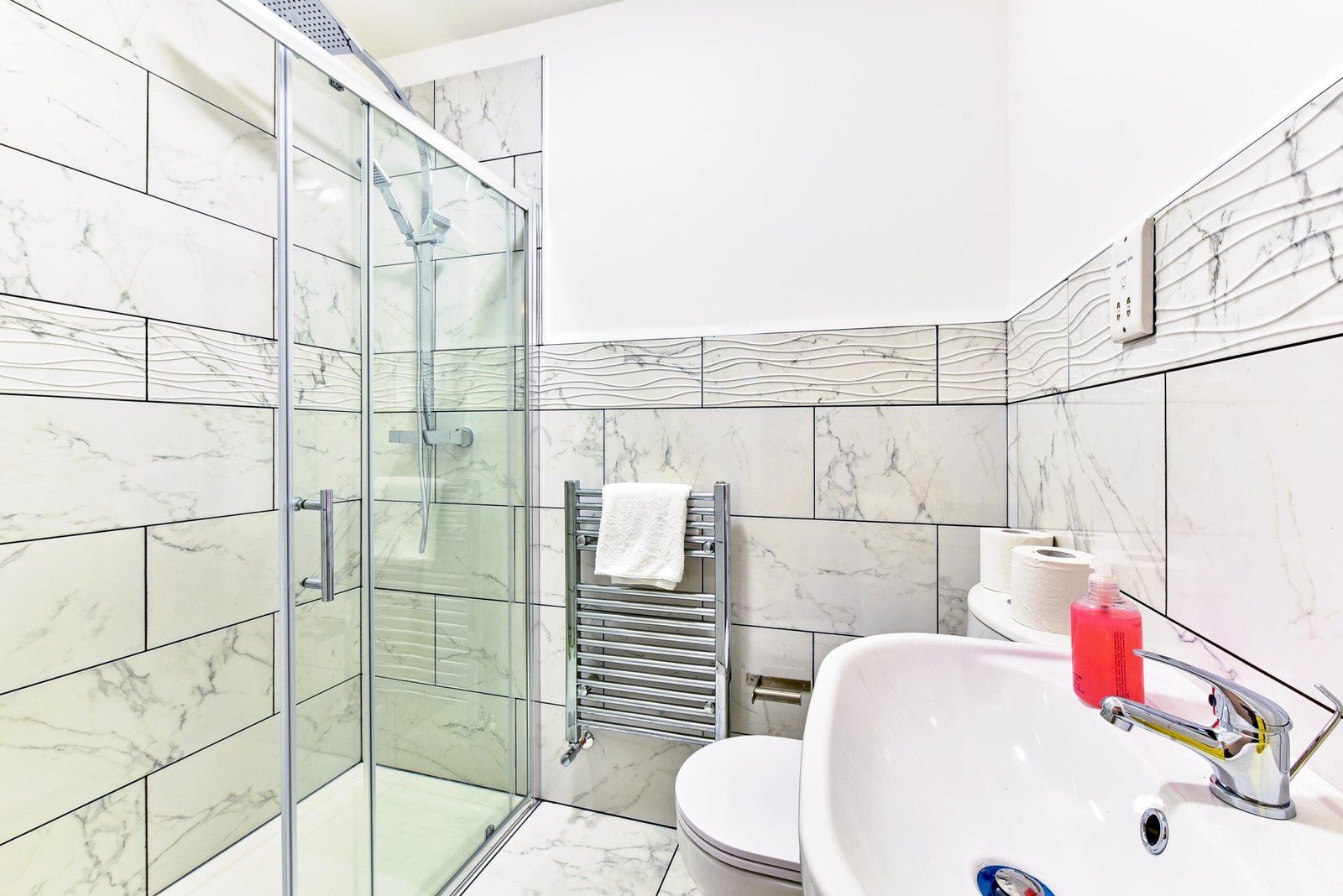 Accommodation in West Ealing | 2-Bed Apartment near Heathrow Book-modern-accommodation-in-West-Ealing-London.-2-bed-flat-with-parking-near-Ealing-Broadway-and-Heathrow-for-business-or-family-stays.