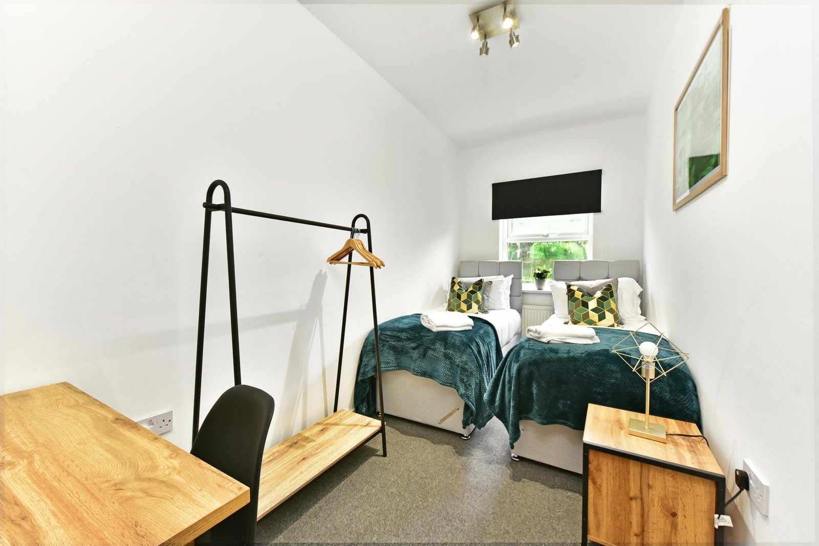 Accommodation in West Ealing | 2-Bed Apartment near Heathrow Book-modern-accommodation-in-West-Ealing-London.-2-bed-flat-with-parking-near-Ealing-Broadway-and-Heathrow-for-business-or-family-stays.