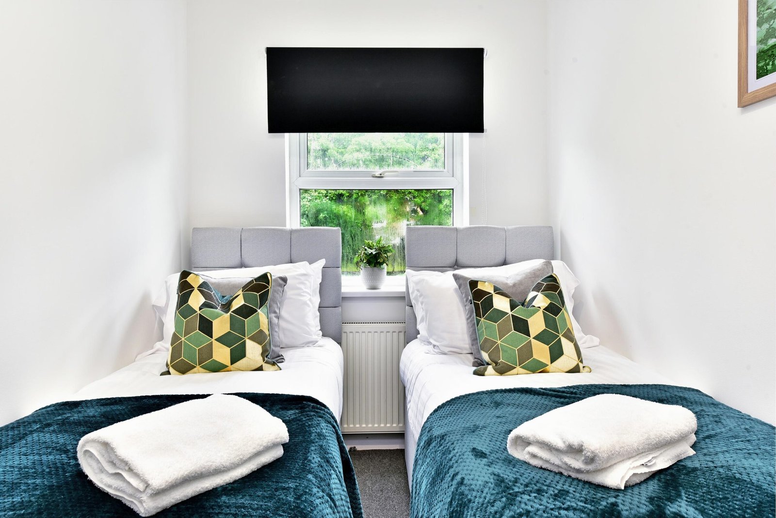 Accommodation in West Ealing | 2-Bed Apartment near Heathrow Book-modern-accommodation-in-West-Ealing-London.-2-bed-flat-with-parking-near-Ealing-Broadway-and-Heathrow-for-business-or-family-stays.