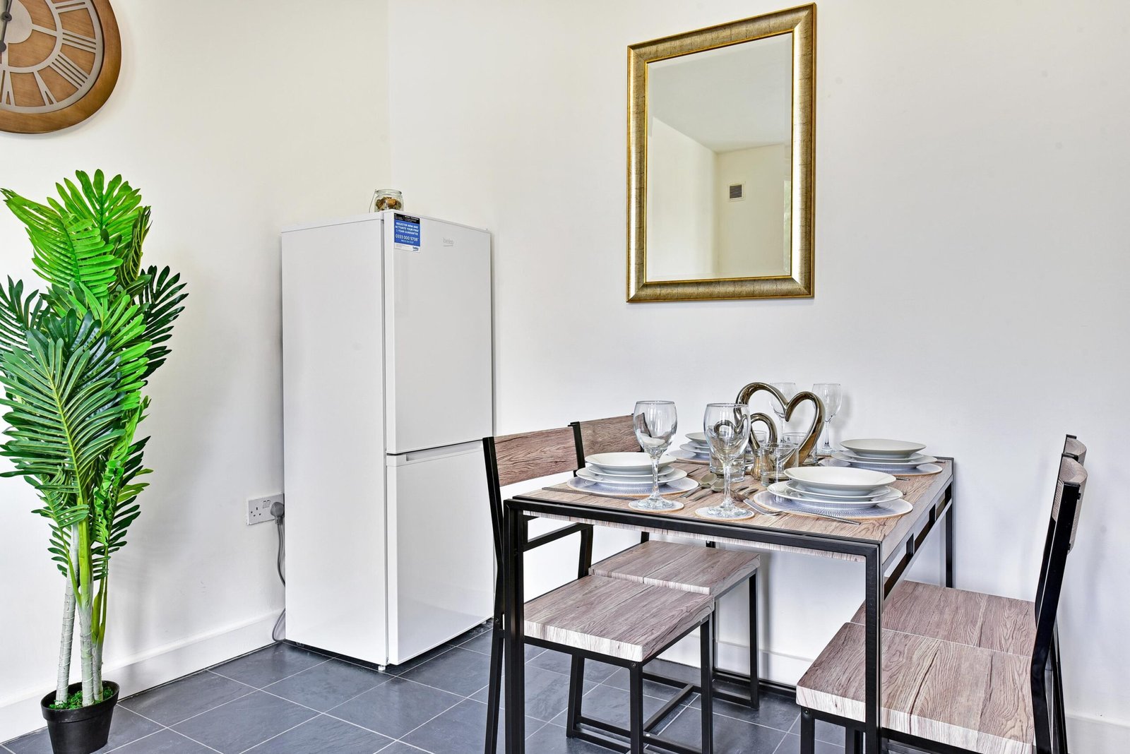Accommodation in West Ealing | 2-Bed Apartment near Heathrow Book-modern-accommodation-in-West-Ealing-London.-2-bed-flat-with-parking-near-Ealing-Broadway-and-Heathrow-for-business-or-family-stays.
