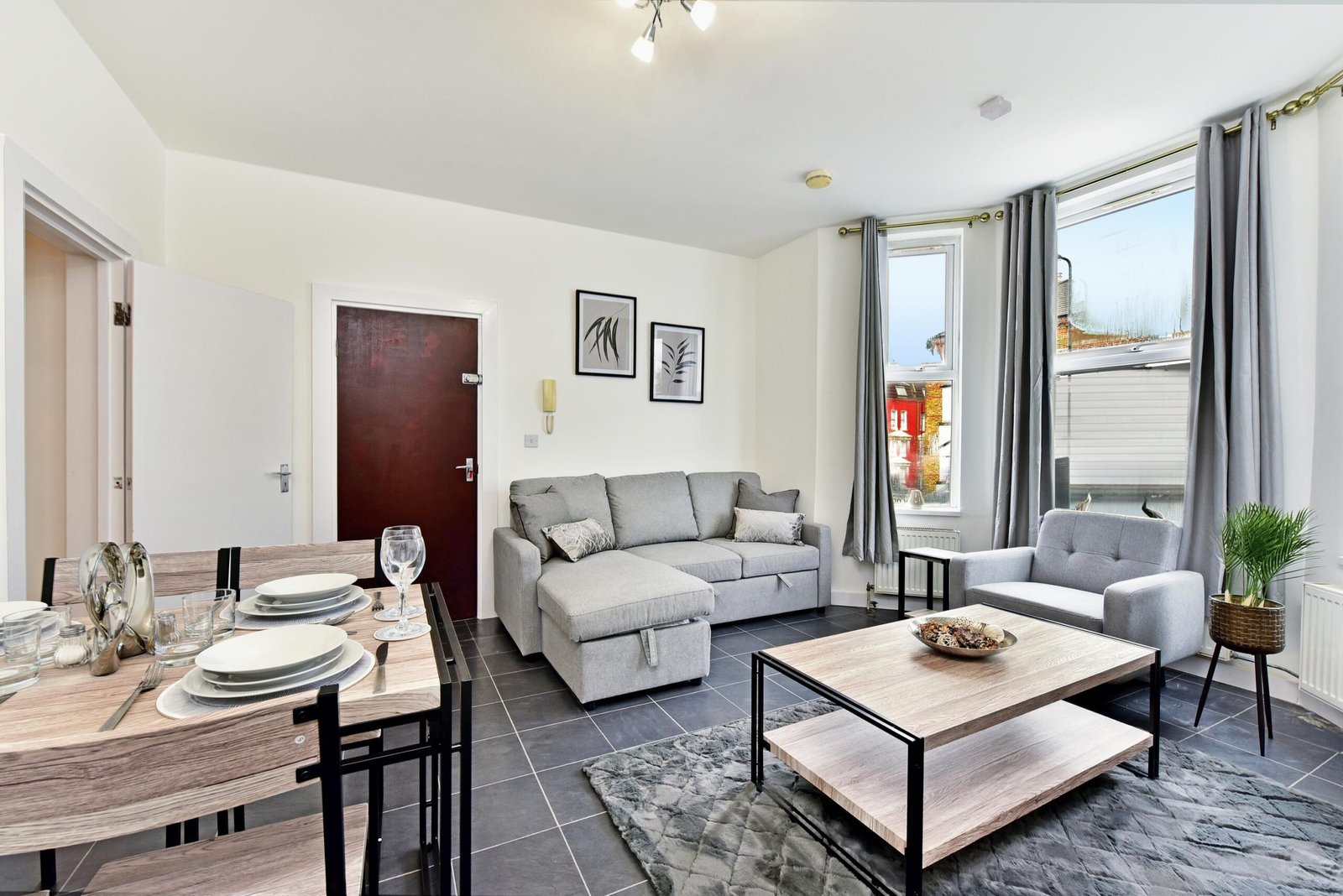 Accommodation in West Ealing | 2-Bed Apartment near Heathrow Book-modern-accommodation-in-West-Ealing-London.-2-bed-flat-with-parking-near-Ealing-Broadway-and-Heathrow-for-business-or-family-stays.