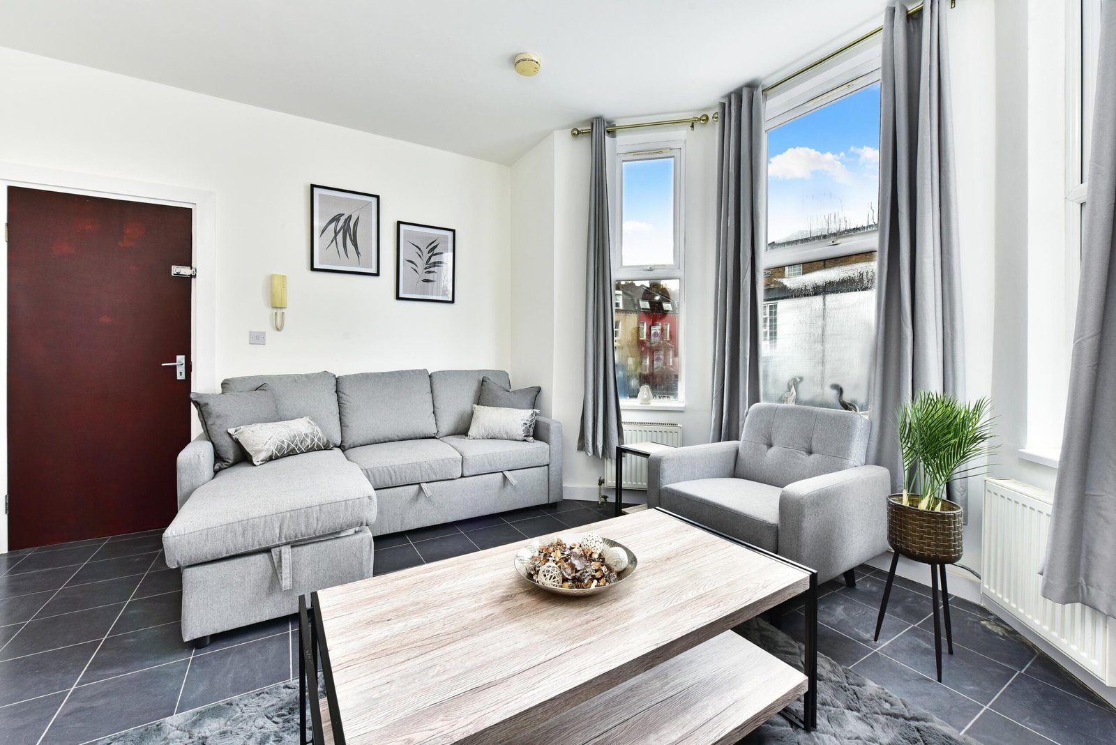 Accommodation in West Ealing | 2-Bed Apartment near Heathrow Book-modern-accommodation-in-West-Ealing-London.-2-bed-flat-with-parking-near-Ealing-Broadway-and-Heathrow-for-business-or-family-stays.