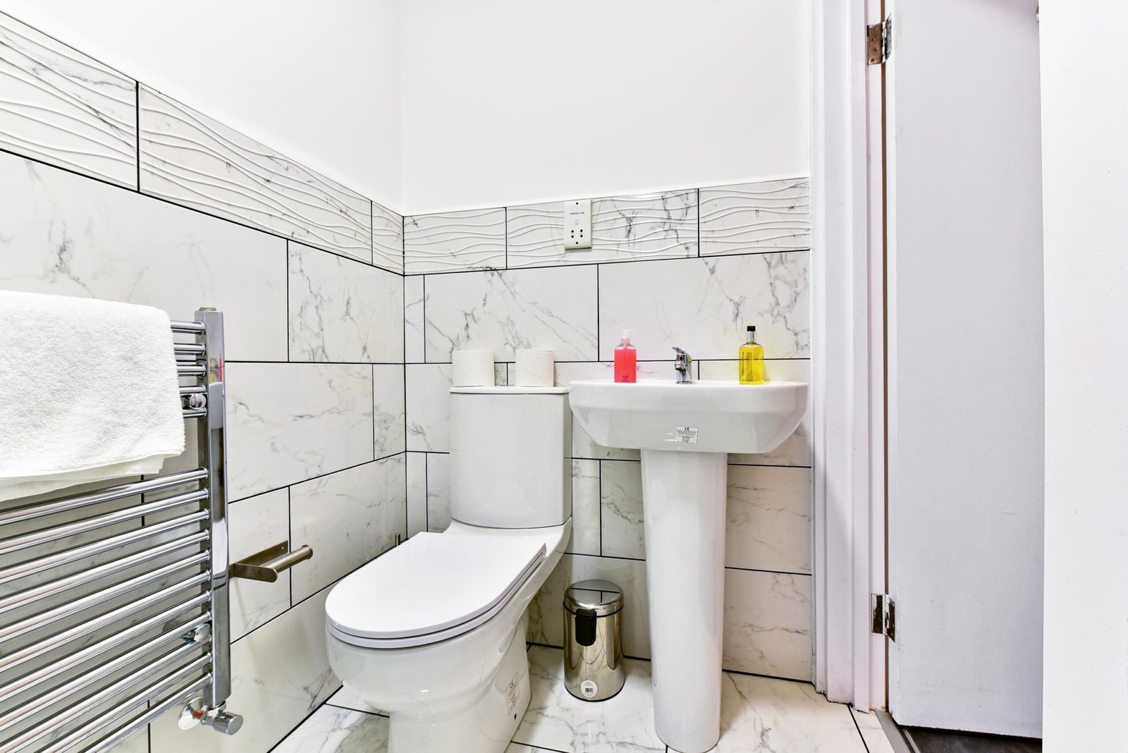 Accommodation in West Ealing | 2-Bed Apartment near Heathrow Book-modern-accommodation-in-West-Ealing-London.-2-bed-flat-with-parking-near-Ealing-Broadway-and-Heathrow-for-business-or-family-stays.