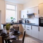 Stay in Manchester Short Term Rentals in Hyde. Our serviced accommodation near train station and airport. Book apartments for 1 week or 1 month