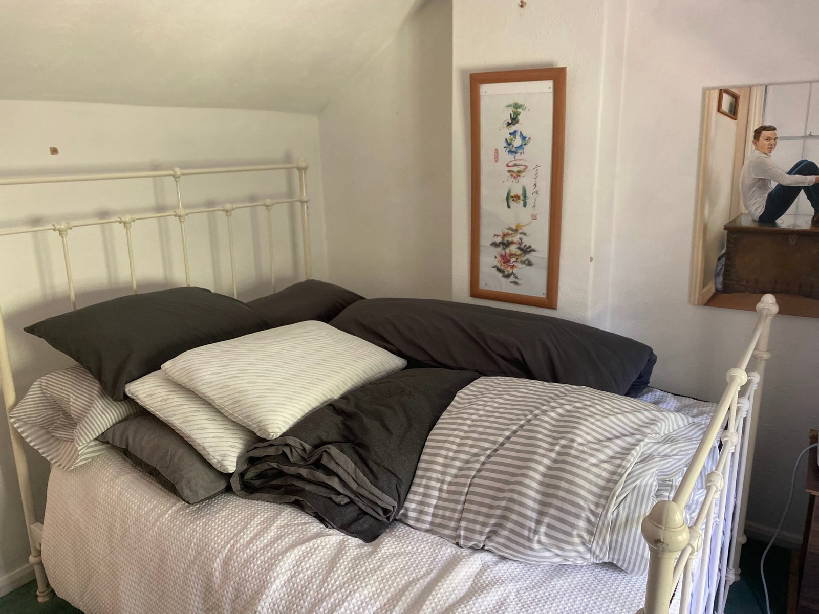 Holiday Cottages Lincolnshire – Pet-Friendly 6-Bed House Spalding Book-large-pet-friendly-holiday-cottages-in-Lincolnshire.-This-6-bedroom-house-in-Spalding-is-for-up-to-10-guests-with-parking-and-garden.