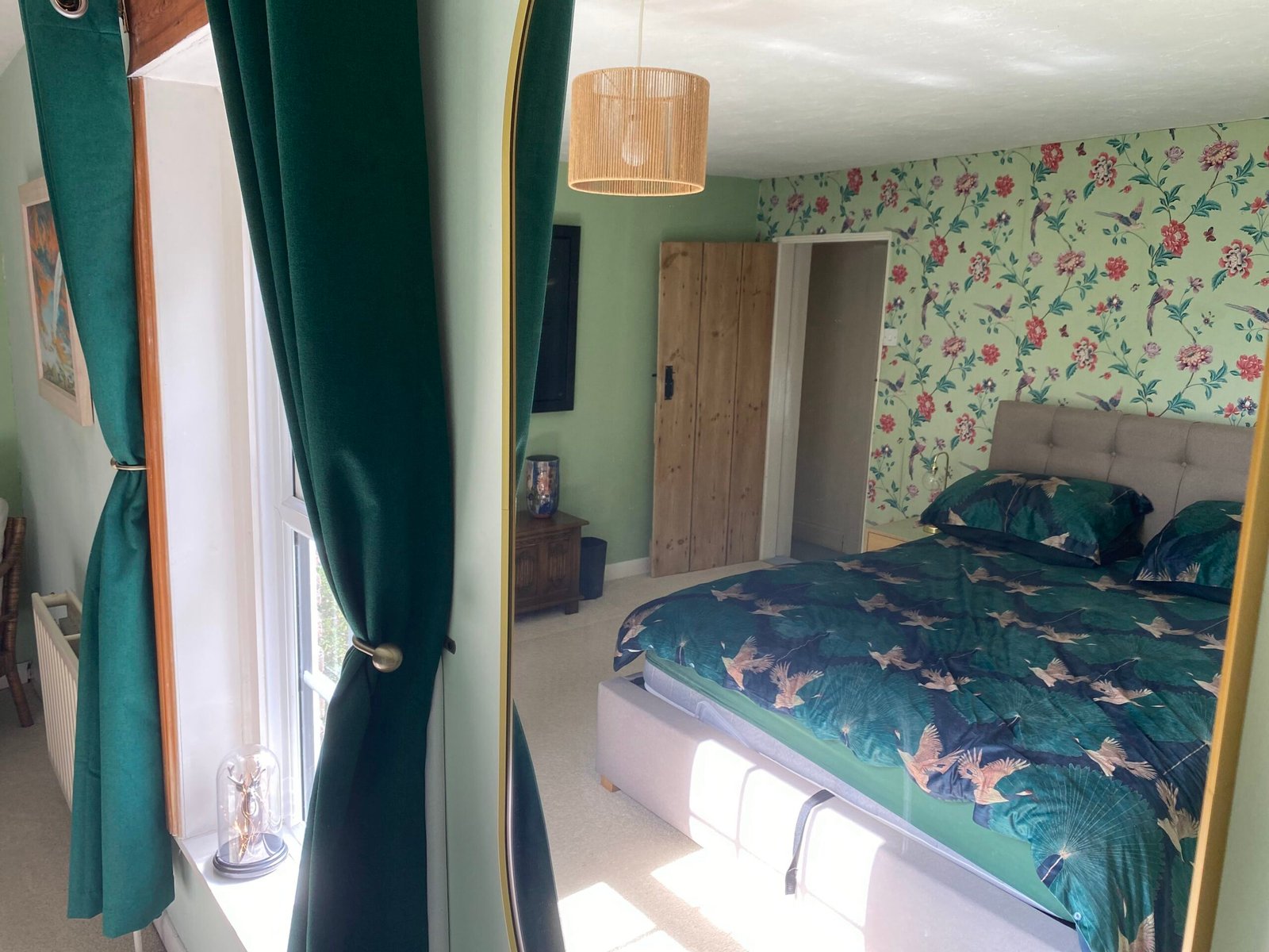 Holiday Cottages Lincolnshire – Pet-Friendly 6-Bed House Spalding Book-large-pet-friendly-holiday-cottages-in-Lincolnshire.-This-6-bedroom-house-in-Spalding-is-for-up-to-10-guests-with-parking-and-garden.