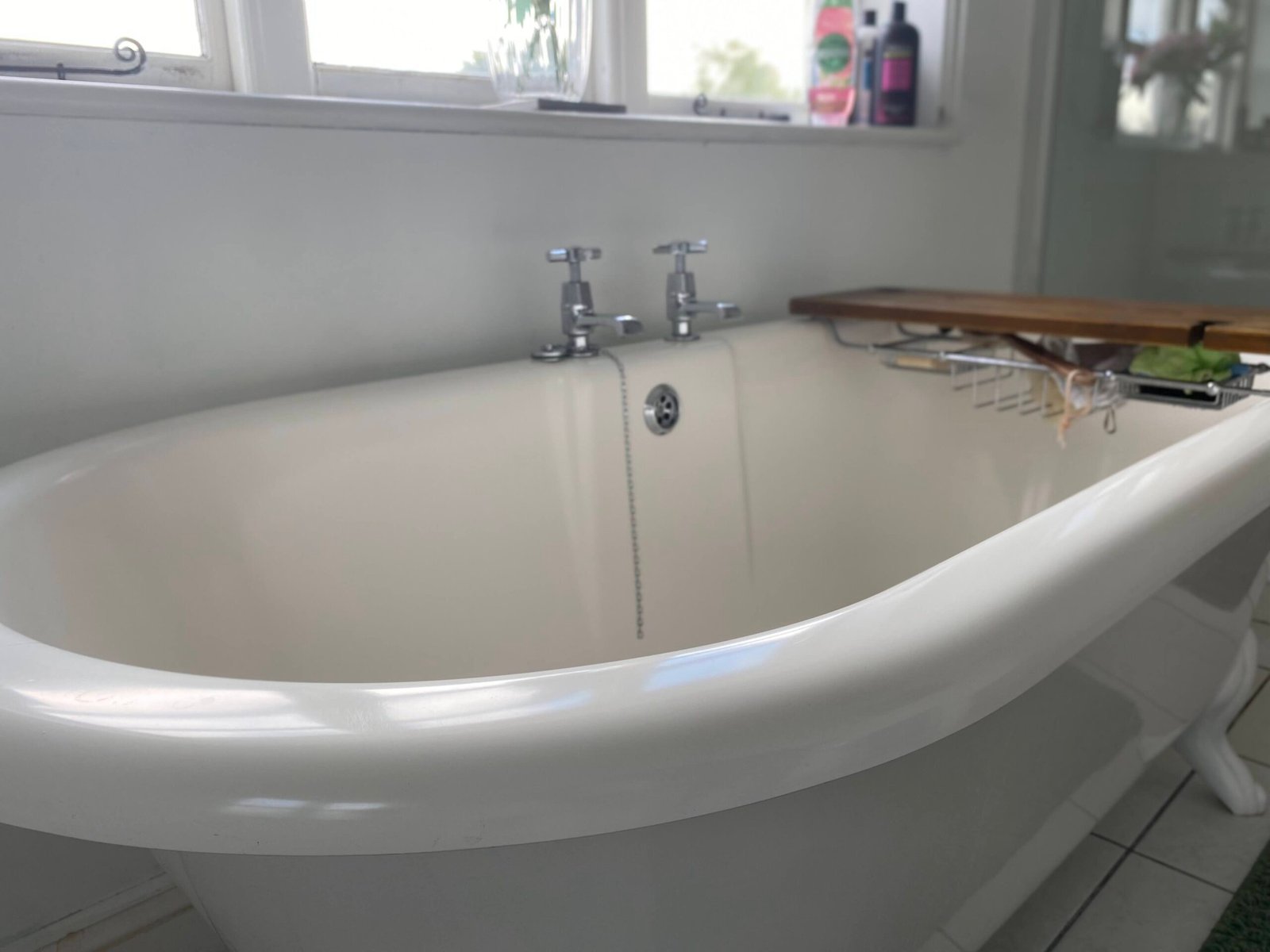 Holiday Cottages Lincolnshire – Pet-Friendly 6-Bed House Spalding Book-large-pet-friendly-holiday-cottages-in-Lincolnshire.-This-6-bedroom-house-in-Spalding-is-for-up-to-10-guests-with-parking-and-garden.