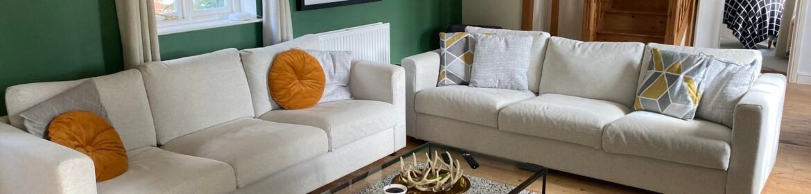 Holiday Cottages Lincolnshire – Pet-Friendly 6-Bed House Spalding Book large pet friendly holiday cottages in Lincolnshire. This 6-bedroom house in Spalding is for up to 10 guests with parking and garden.