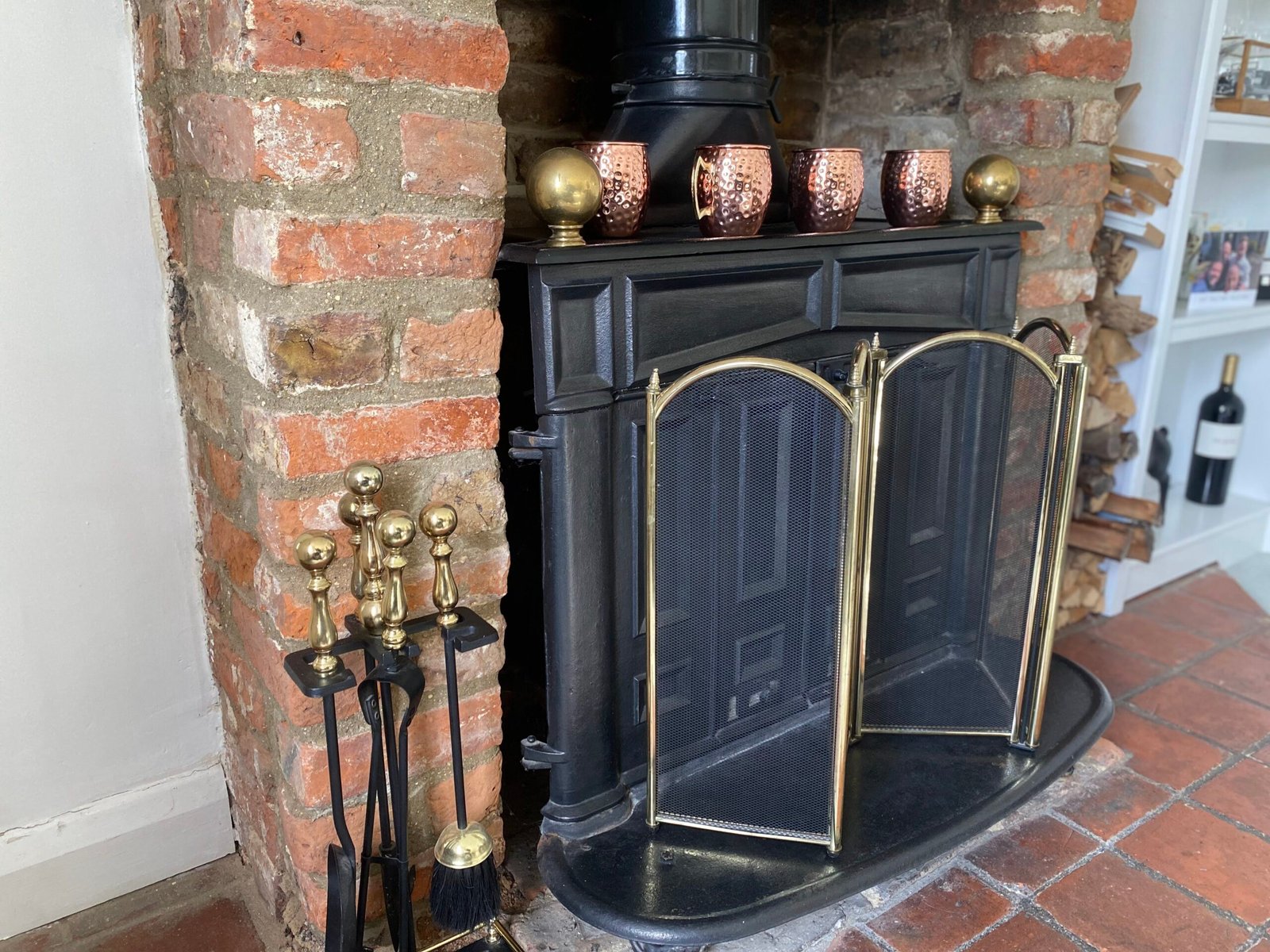 Holiday Cottages Lincolnshire – Pet-Friendly 6-Bed House Spalding Book-large-pet-friendly-holiday-cottages-in-Lincolnshire.-This-6-bedroom-house-in-Spalding-is-for-up-to-10-guests-with-parking-and-garden.