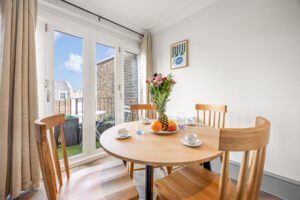 Stylish serviced apartments in Covent Garden near Maiden Lane. Central London Accommodation near  theatres, transport links, and attractions.