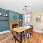 Book Holiday Cottages in Nottinghamshire! This luxury 4-bedroom house is near Nottingham Castle, Sherwood Forest, and East Midlands Airport