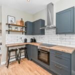 Book Holiday Cottages in Nottinghamshire! This luxury 4-bedroom house is near Nottingham Castle, Sherwood Forest, and East Midlands Airport