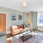 Book Holiday Cottages in Nottinghamshire! This luxury 4-bedroom house is near Nottingham Castle, Sherwood Forest, and East Midlands Airport