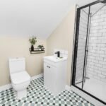 Book Holiday Cottages in Nottinghamshire! This luxury 4-bedroom house is near Nottingham Castle, Sherwood Forest, and East Midlands Airport
