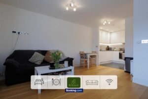 Luxury Kensington short let apartments offer stylish serviced accommodation near Hyde Park, Knightsbridge and Central London transport links.