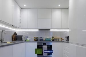 Luxury Kensington short let apartments offer stylish serviced accommodation near Hyde Park, Knightsbridge and Central London transport links.