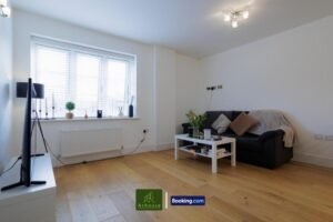 Luxury Kensington short let apartments offer stylish serviced accommodation near Hyde Park, Knightsbridge and Central London transport links.
