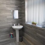 Discover spacious serviced accommodation in Coventry. This 5-bed Leicestershire Holiday Cottages with parking and fast access to Birmingham, NEC, and major transport links.