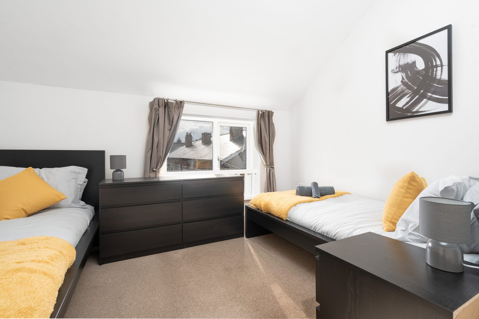 Book Short Let Accommodation in Wythenshawe near Manchester Airport. Our furnished holiday apartments offer cheaper hotel alternatives