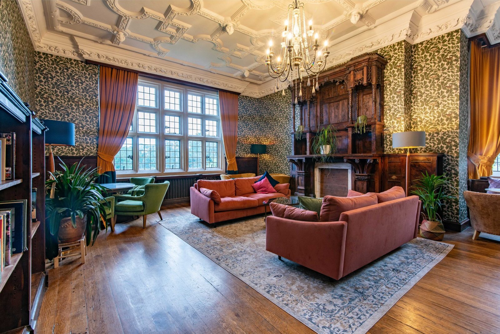 Luxury Wiltshire holiday cottages near Bath sleeping up to 26 guests. Ideal for group stays, weddings, events, and countryside retreats.