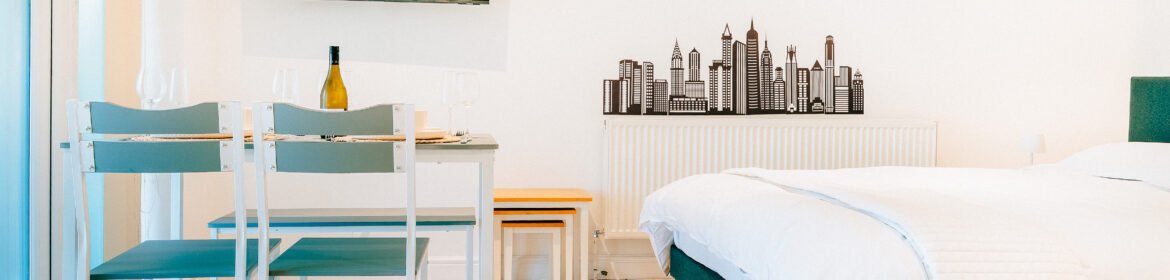Stay in a modern short let accommodation at Heathrow Airport. Book Hotel Alternatives and Holiday Apartments for 1 week, 1 month or longer perfect for couples, groups, and business travellers