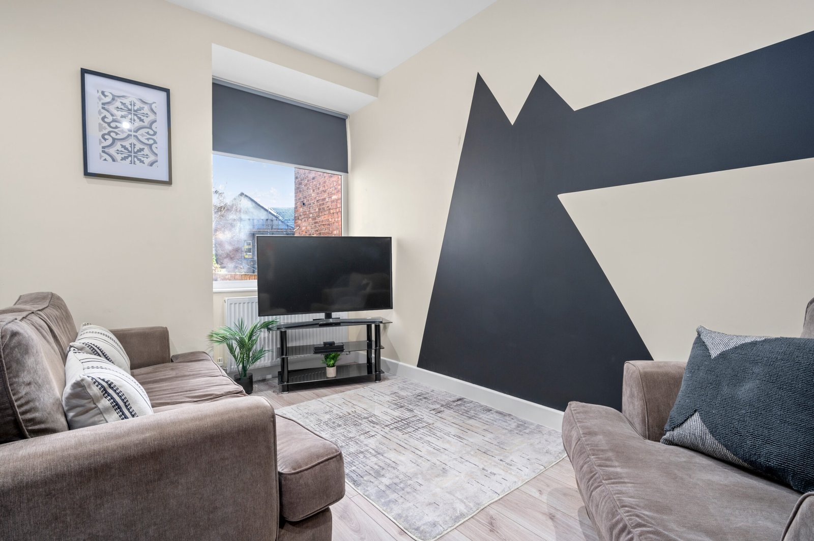 Book Salford Manchester Short Lets. Spacious 4-bedroom house with WiFi, parking, and transport links to MediaCityUK & Manchester city centre.
