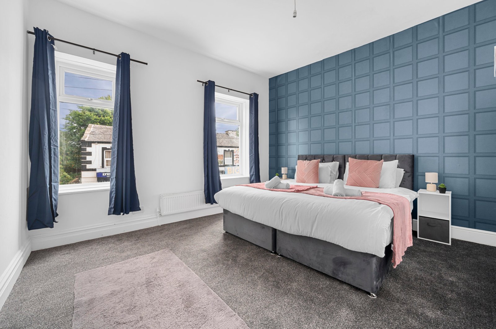 Short Term Apartments Manchester near Etihad Stadium, Piccadilly Station, and major business hubs. Spacious four-bedroom accommodation.