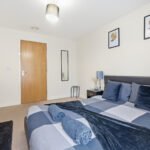 Large 2-bed Tottenham apartment in North London with kitchen and parking. Ideal for business travellers and short lets near Tottenham Stadium.