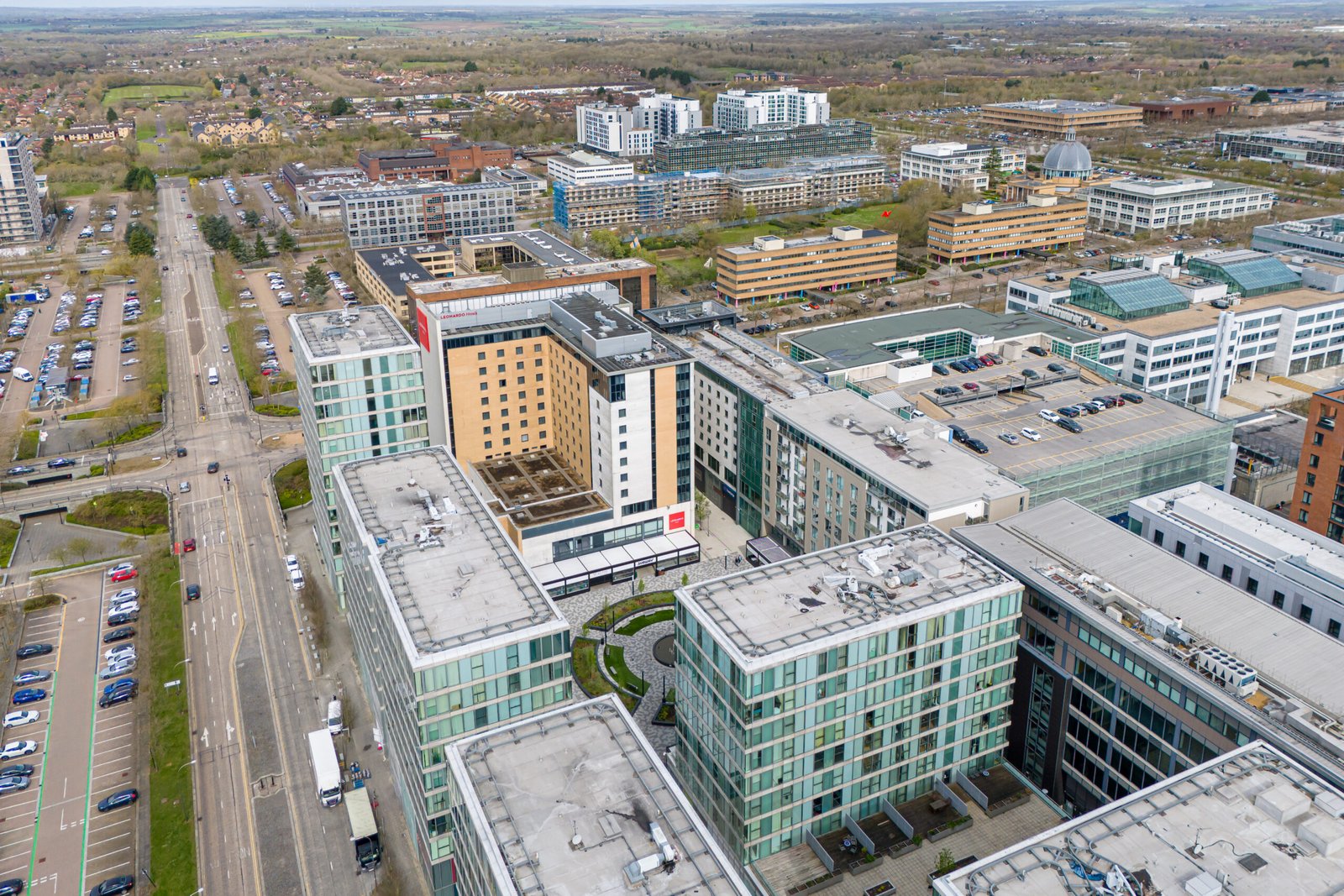 Milton Keynes Short Lets | Manhattan House Serviced Apartments Modern-Milton-Keynes-short-lets-at-The-Hub.-Executive-serviced-apartments-near-Milton-Keynes-city-centre-with-parking-and-transport-links